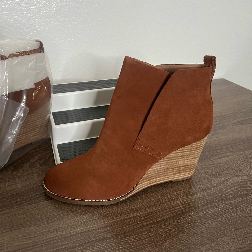 Luck Brand women’s cognac colored, suede, wedge heel, ankle bootie Size 11, NEW
